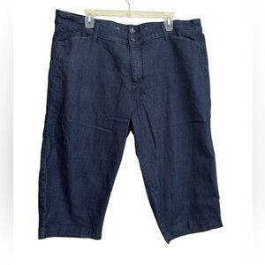 St JOHN’S BAY Women’s Denim Capri Shorts Color Blue Size 20W